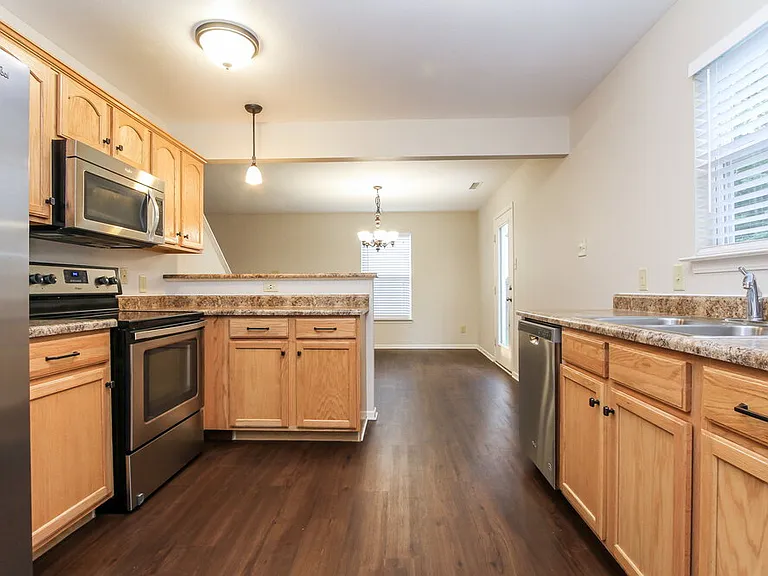 1351 Brooks Dr — Photo 6