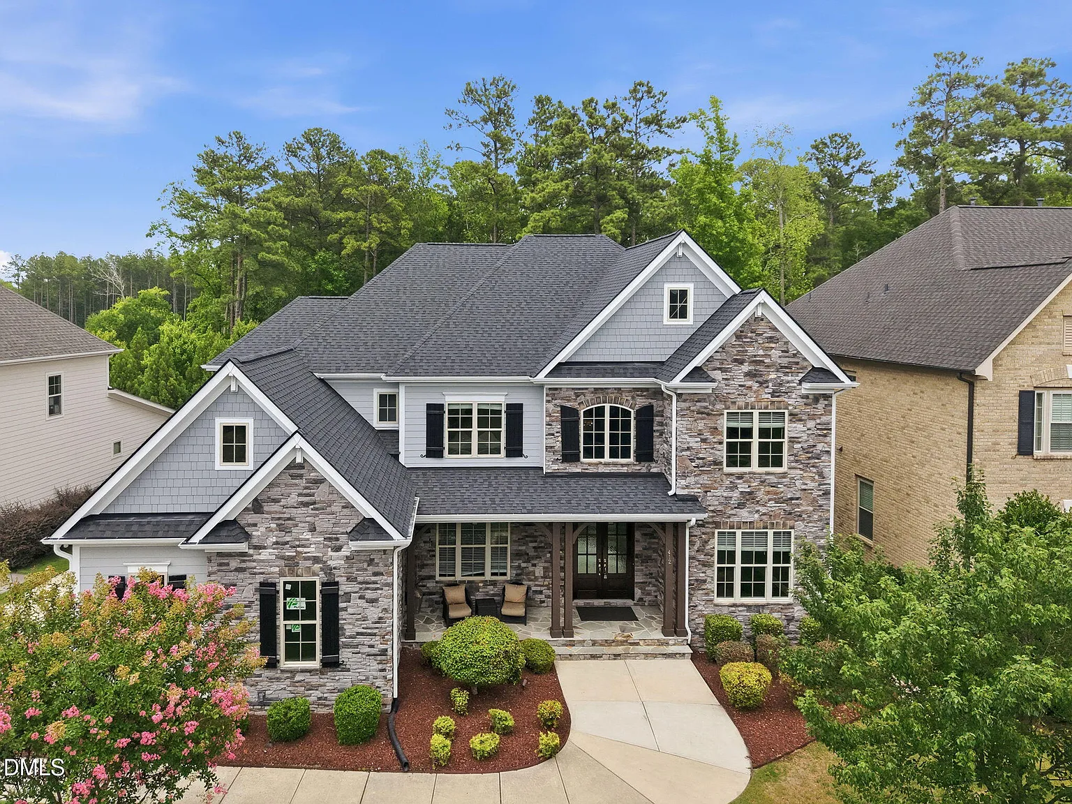 7 bed, 6.5 bath, 6301 sqft, $6,990 — Photo 3