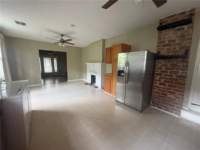 3 bed, 1.0 bath, 1500 sqft, $1,900 — Photo 4