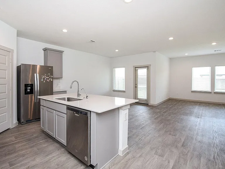 8030 Milam Ln — Photo 5