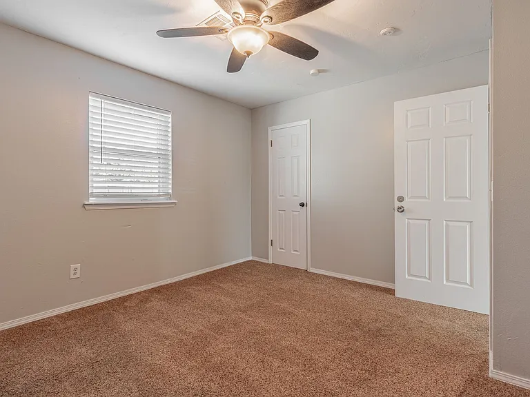 821 Peregrine Dr — Photo 44