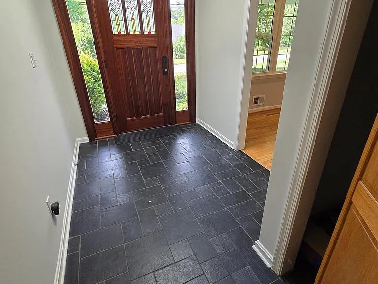 202 Cypress Creek Rd — Photo 2