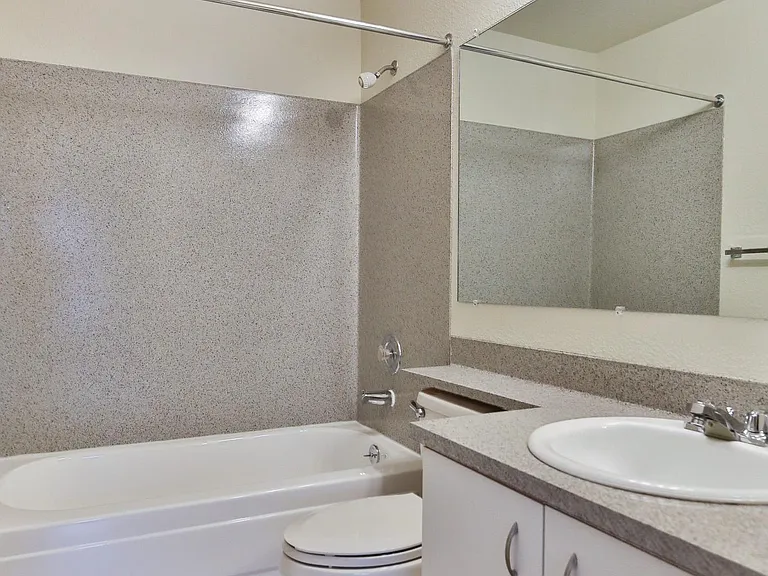 Charbonneau Apartments — Photo 43