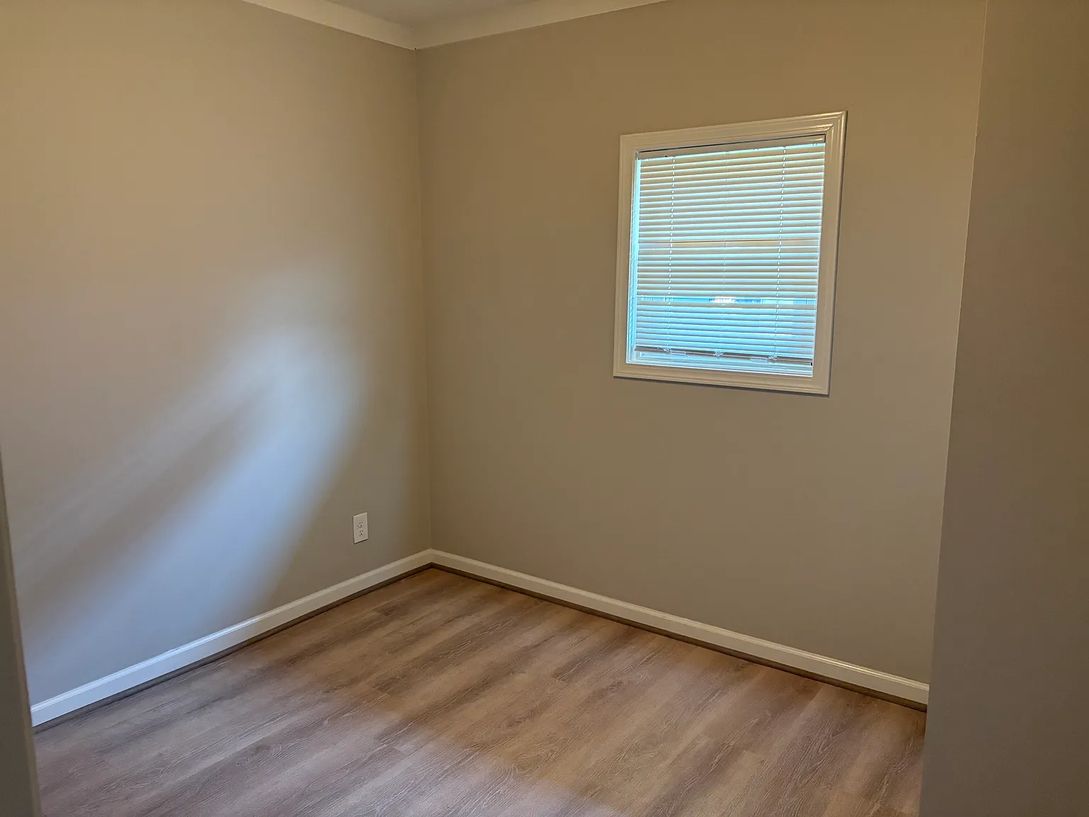 2 bed, 720 sqft, $2,400 — Photo 3