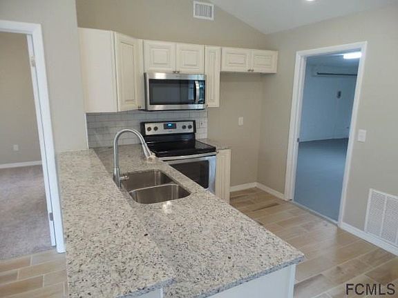 2nd image of 20 Woodhollow Ln