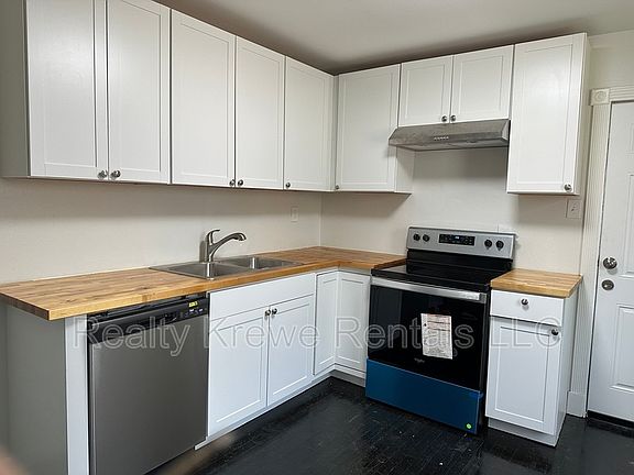 5th image of 4103 Gibson St