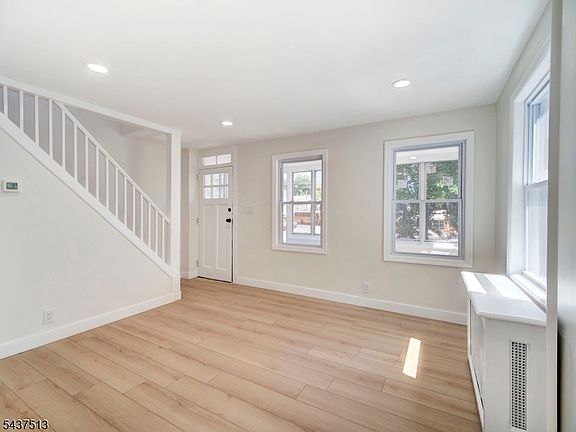 5th image of 626 Tremont Ave