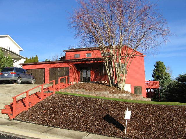 1st image of 740 SE Carolstar Dr