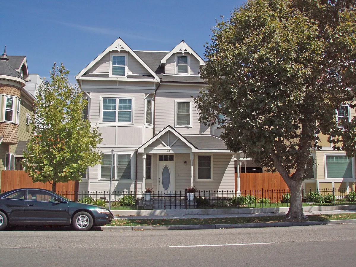 Building Photo - 810 S 2nd St