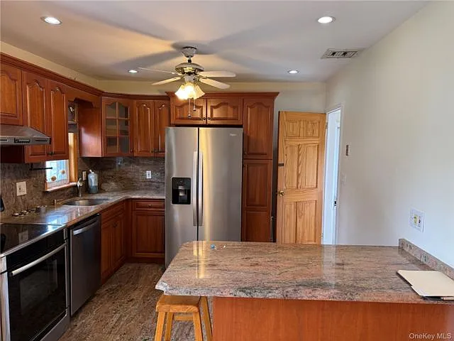 3 bed, 2.0 bath, 1800 sqft, $5,000 — Photo 4