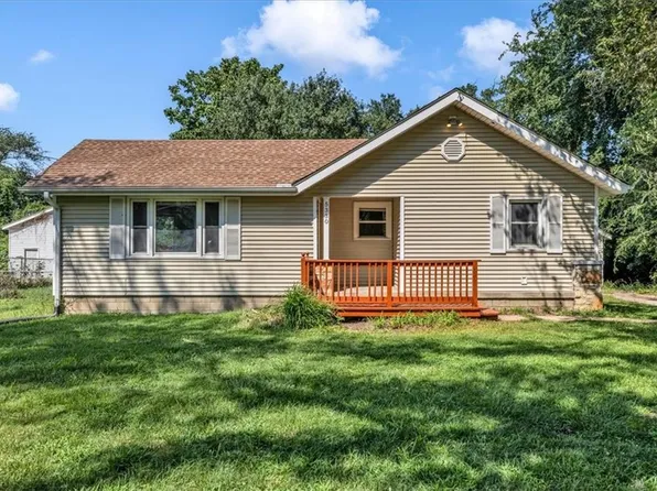 5330 NW Waukomis Dr, Kansas City, MO 64151