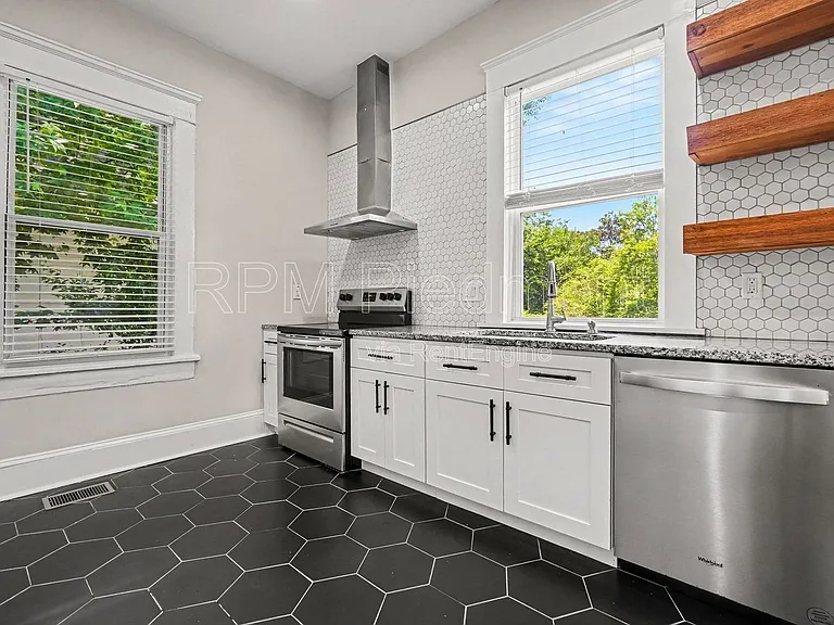 706 Catherine St SW — Photo 7