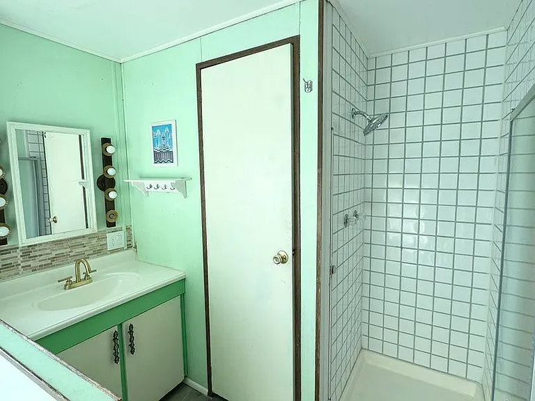 2271 Riverview Ct — Photo 25