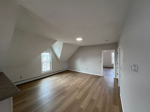 4th image of 981 Valley St APT 3F