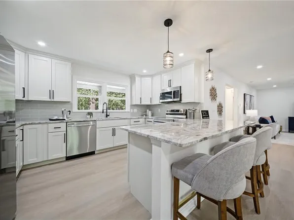 1301 Lakeside Rd, Virginia Beach, VA 23455