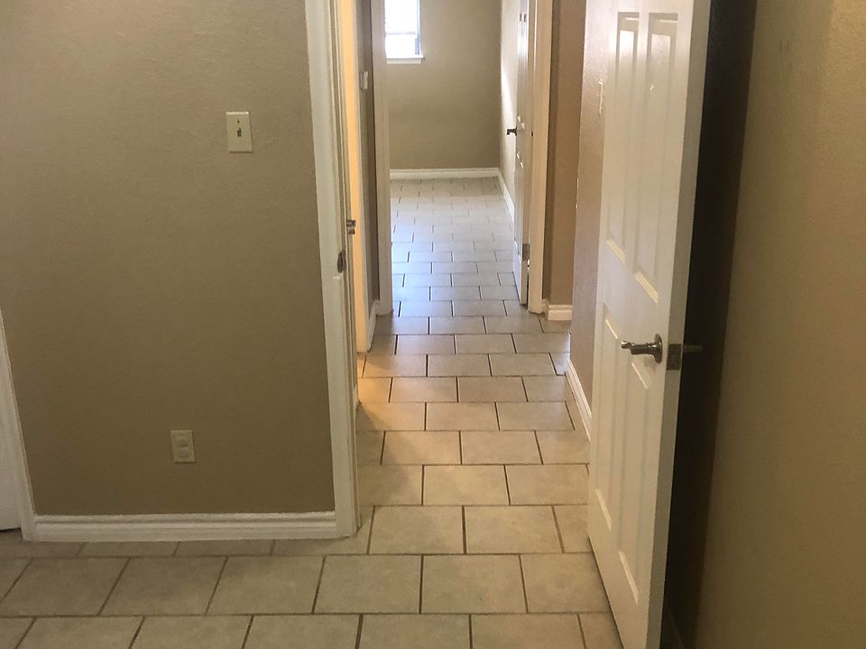 1st image of 807 Oakland St APT 4