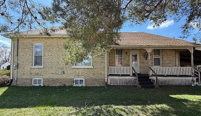 1st image of 597 Simcoe St