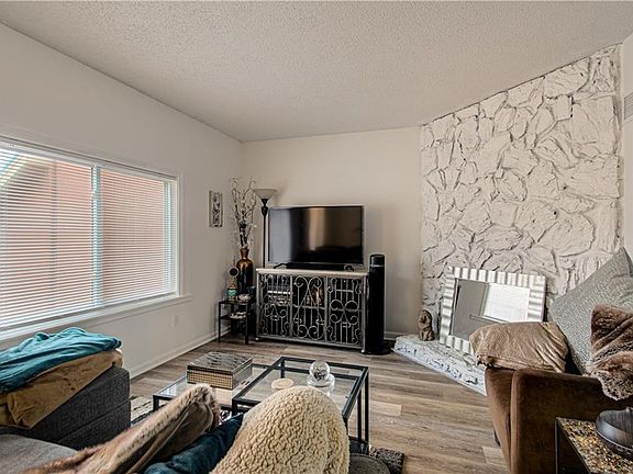 3rd image of 10933 McKinley Ave