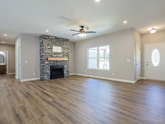 4th image of 8353 Alice Way