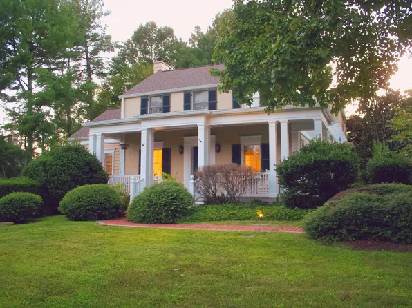 616 Walker Rd, Great Falls, VA 22066