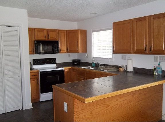 4th image of 208 American Dr
