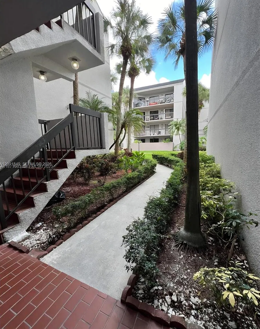 8810 SW 132nd Pl — Photo 1