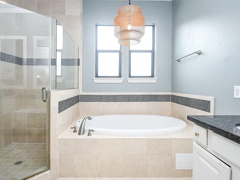 2222 Hilshire Lake Dr — Photo 25