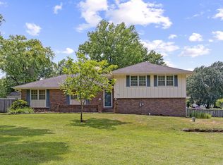 707 S Pearson Dr, Springfield, MO 65809