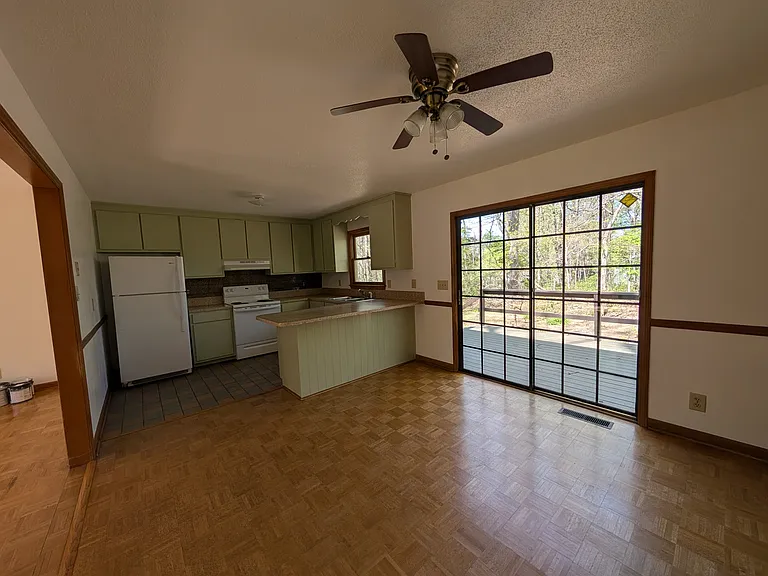 2301 Wade Hampton Rd — Photo 11