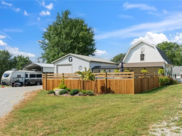 604 S Daviess St, Gallatin, MO 64640