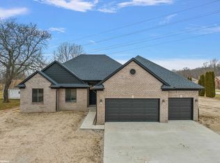 51871 Card Rd, Macomb, MI 48042