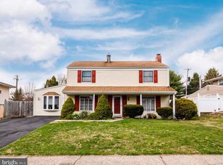 77 Terrace Rd, Levittown, PA 19056