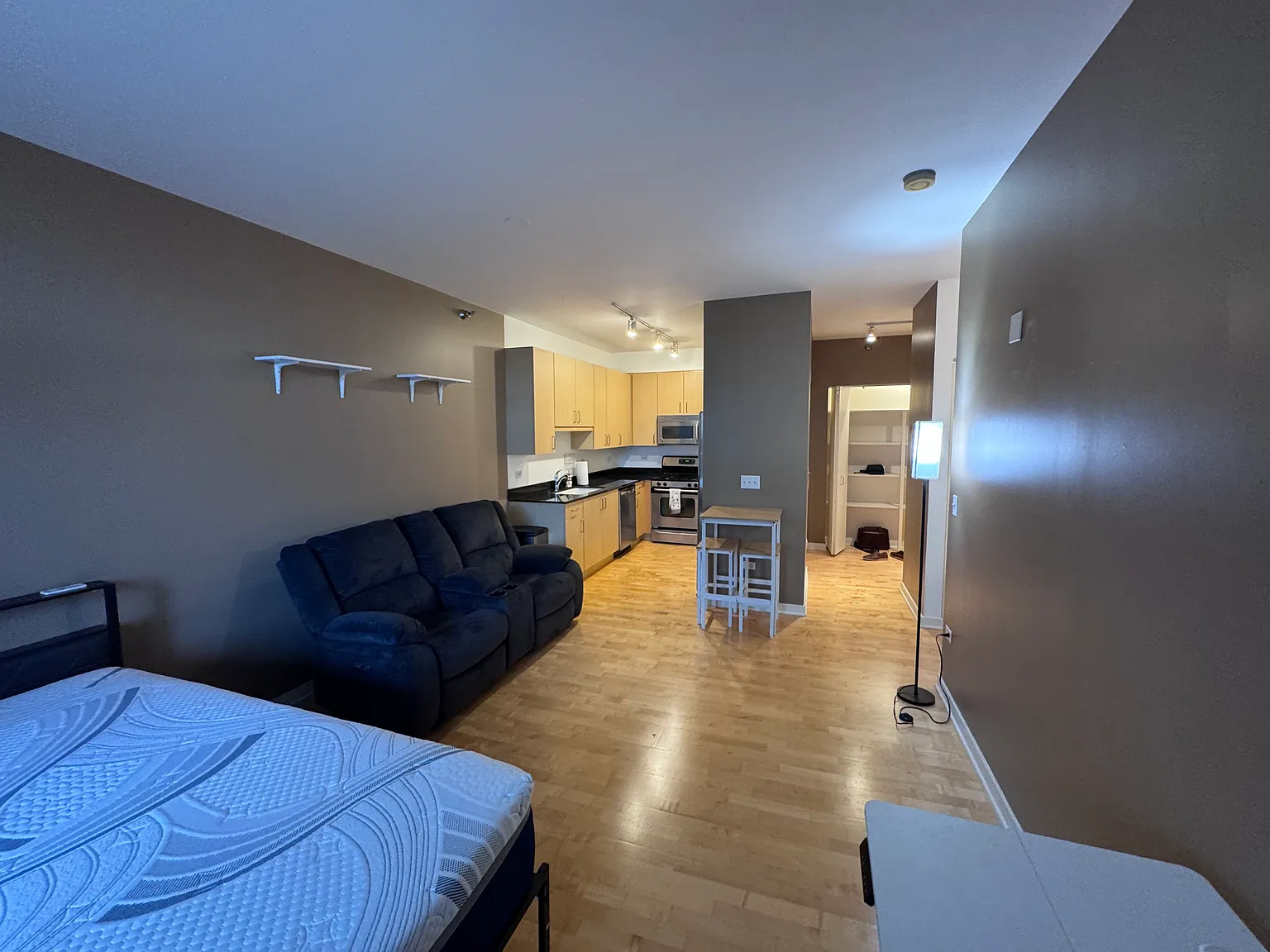 Studio, 650 sqft, $2,200 — Photo 4