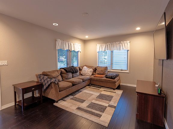 5th image of 605 Chestnut St
