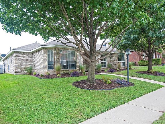 3rd image of 10401 Castle Dr