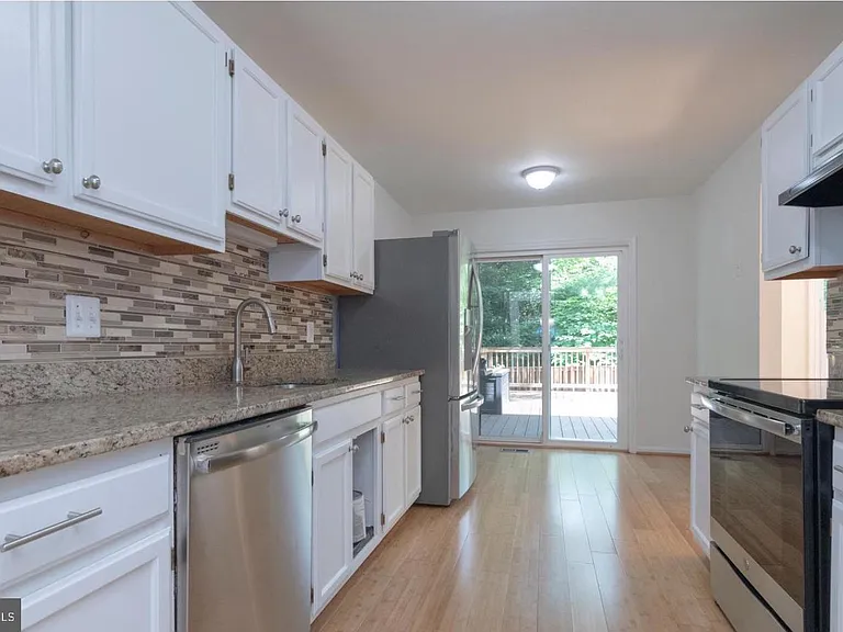 6120 Old Brentford Ct — Photo 31