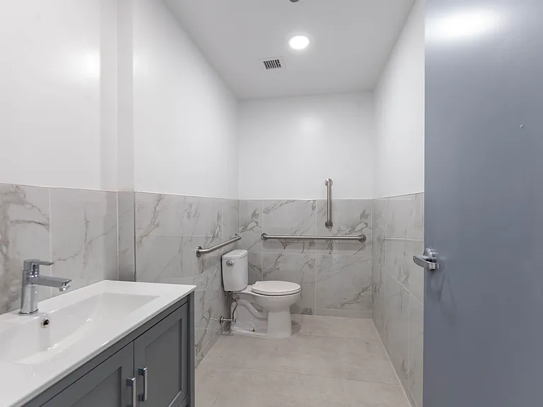 216 N River St #201 — Photo 33
