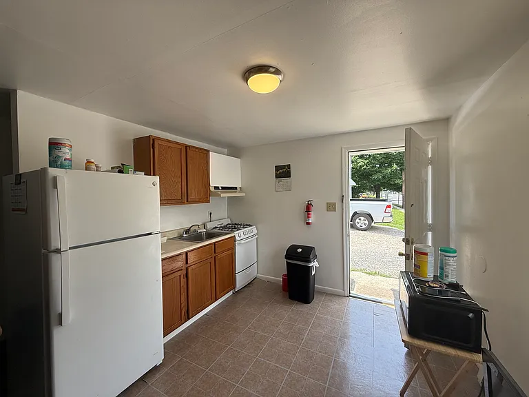 120-120A E Main St #B — Photo 4