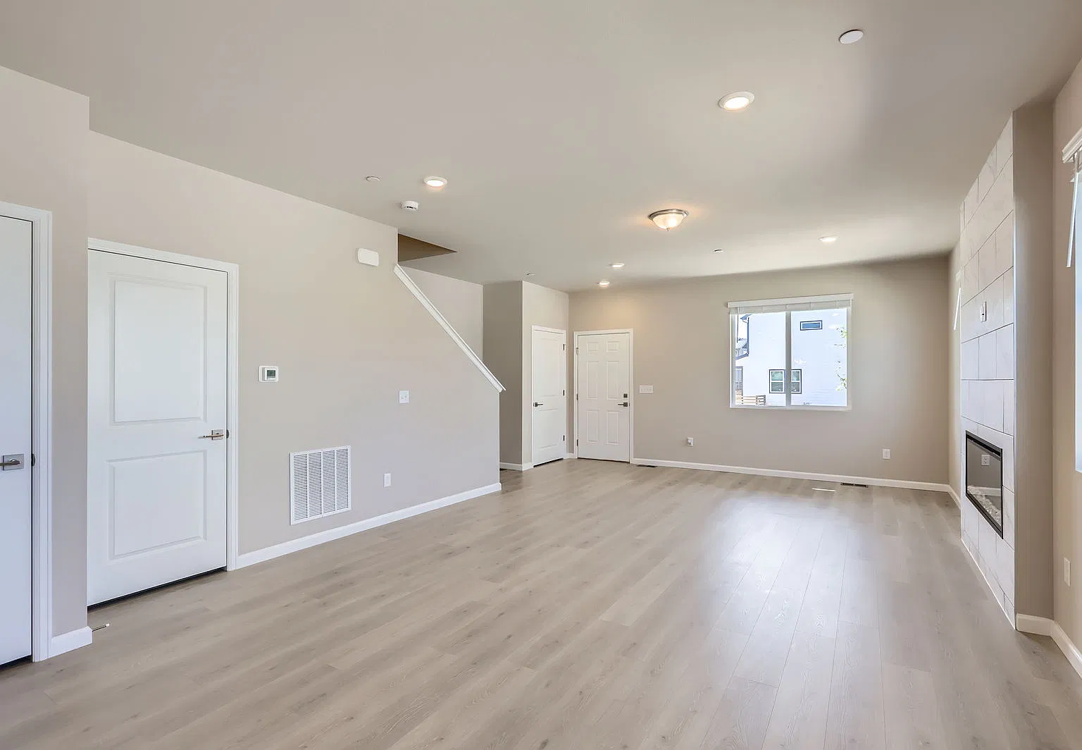 4 bed, 3.5 bath, 2049 sqft, $2,895 — Photo 4