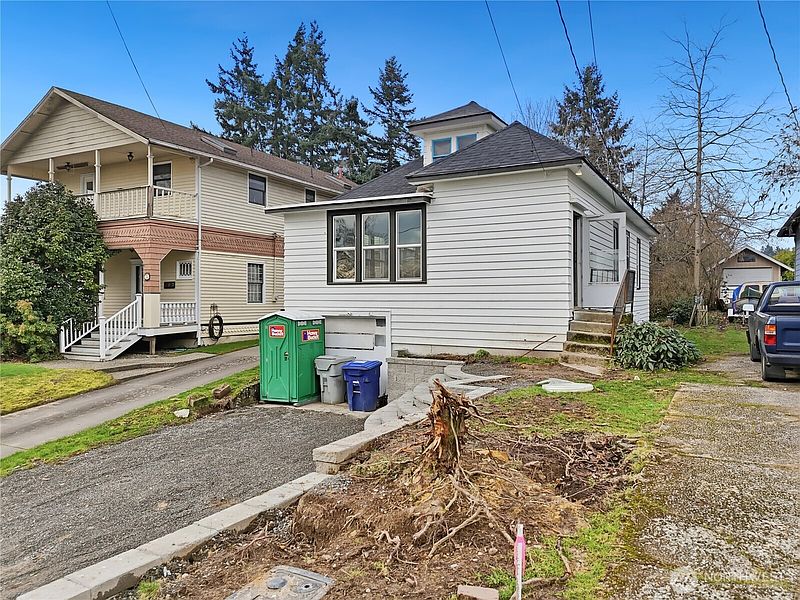 3rd image of 285 Earlington Avenue SW