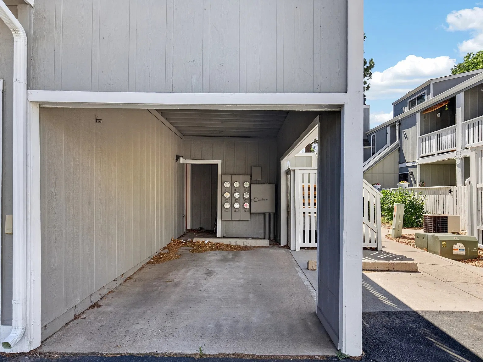 2 bed, 1.5 bath, 1045 sqft, $1,995 — Photo 3
