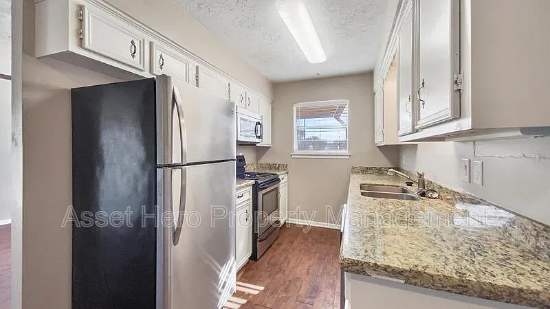 2 bed, 1.0 bath, 930 sqft, $1,195 — Photo 3