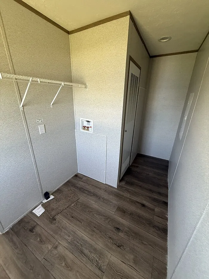 3 bed, 2.0 bath, 1111 sqft, $1,050 — Photo 2