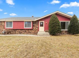 9055 W Helena Ct, Milwaukee, WI 53224