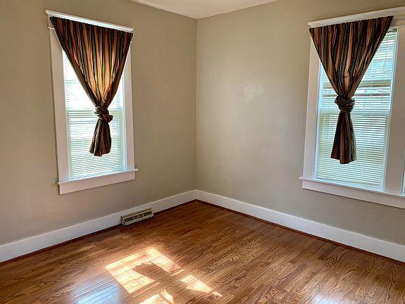 5th image of 2505 Essex Pl