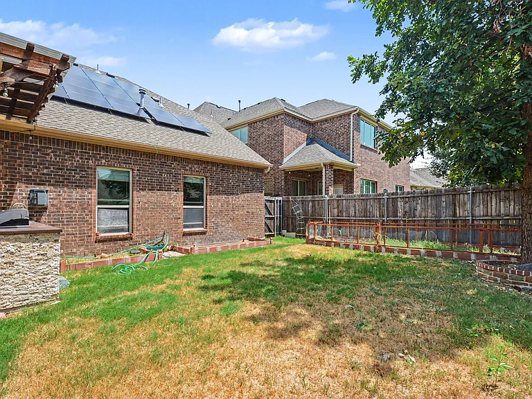 604 Darby Ln — Photo 49
