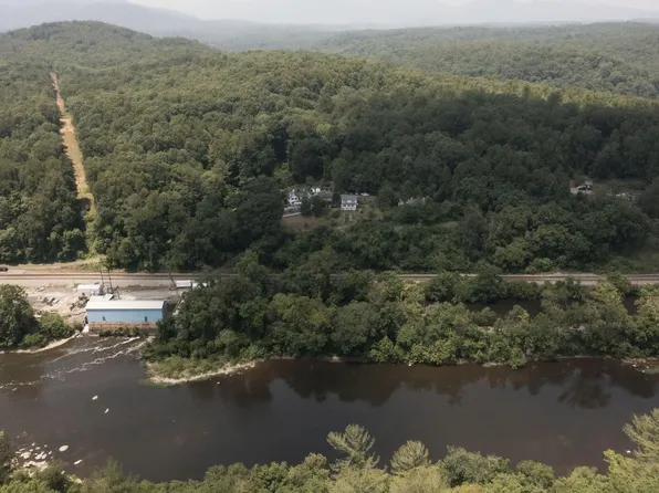 1061 Riverview Ln, Lynchburg, VA 24503