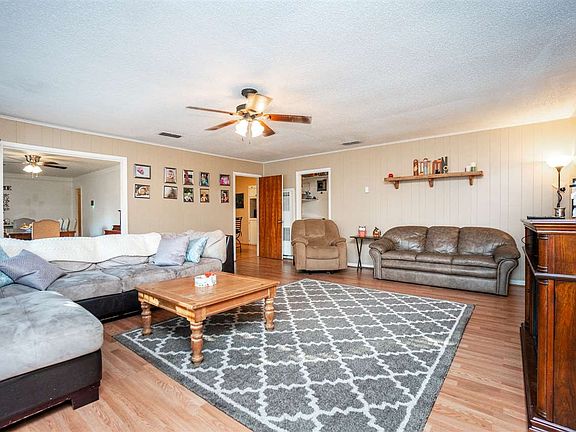 5th image of 2309 Kelly Lynn Ln