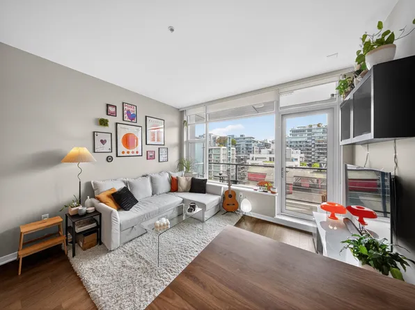 123 W 1st Ave #704, Vancouver, BC V5Y 0E2
