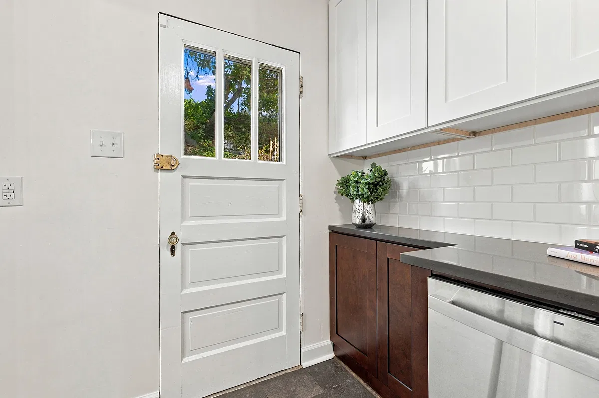 3 bed, 1120 sqft, $1,850 — Photo 3